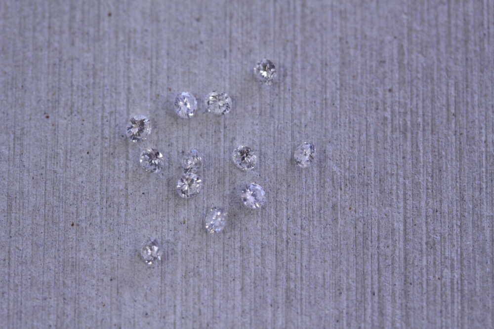 ダイヤのルースからピアスへ