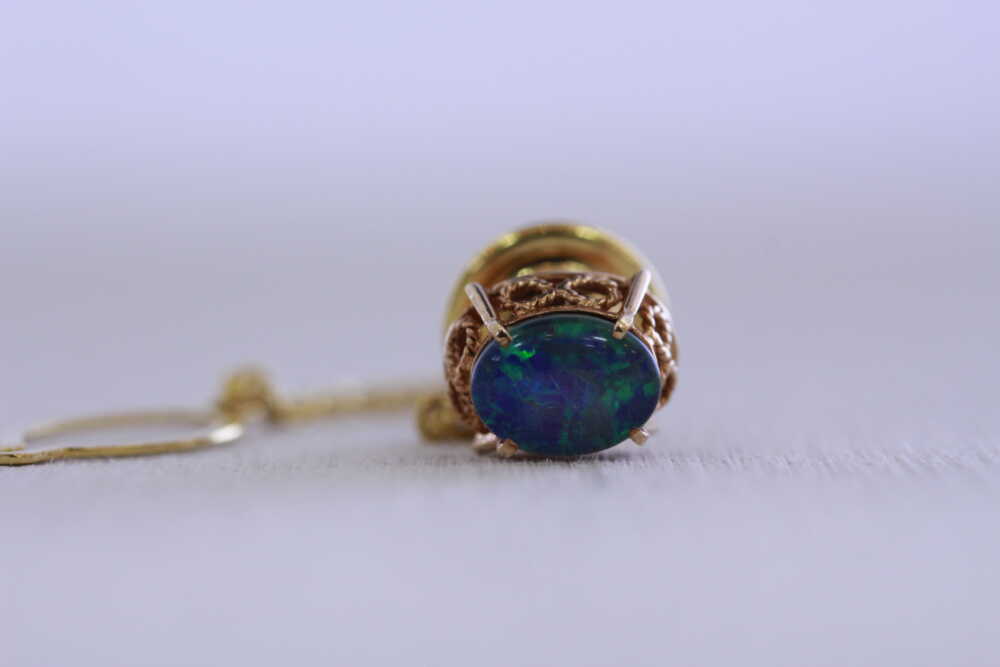 オーパールのタイピンからネックレス へ