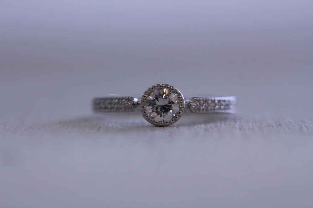 6本爪のダイヤリングのデザイン変更