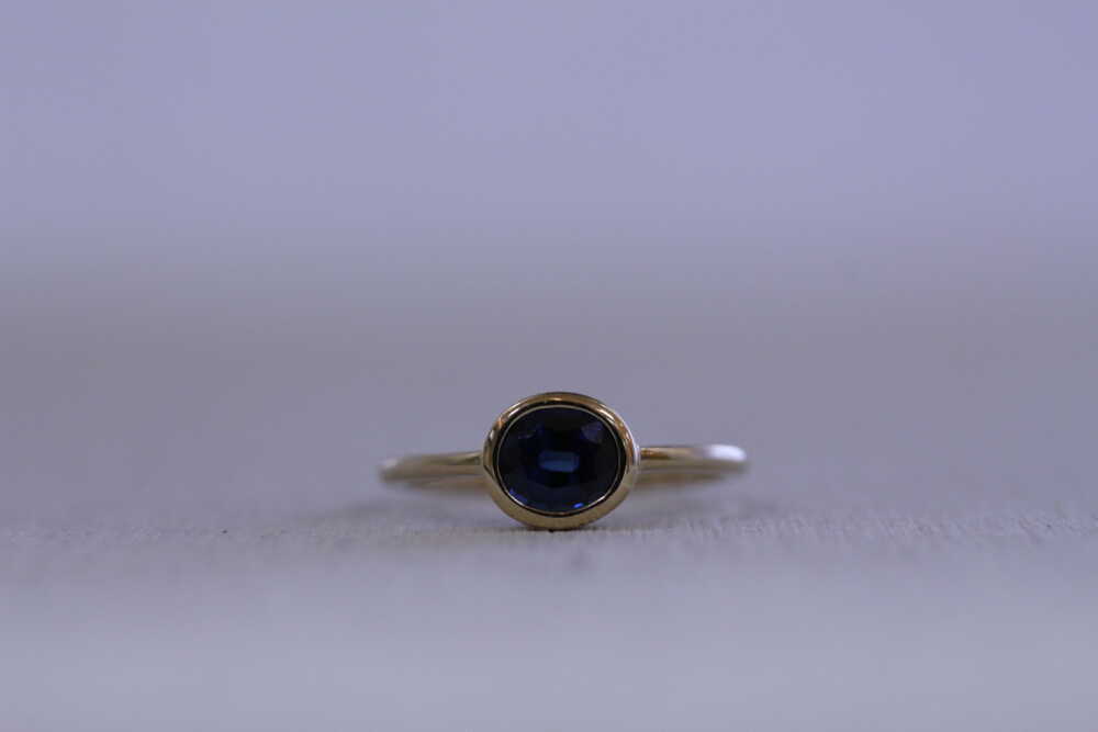 サファイアの指輪からシンプル指輪へ