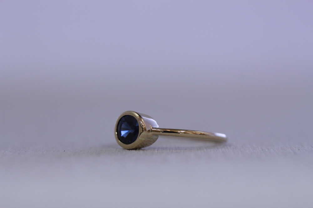 サファイアの指輪からシンプル指輪へ
