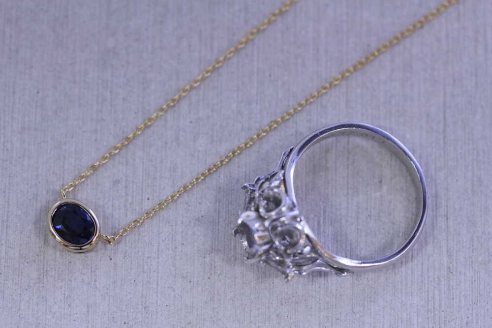 サファイヤの指輪からネックレスへ