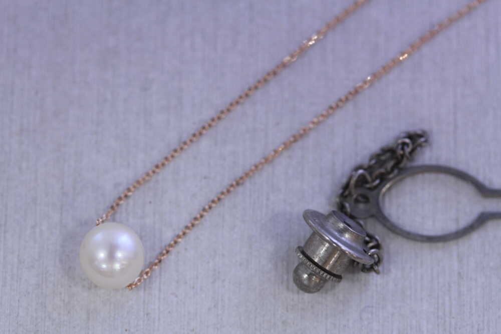 パールのタイピンからネックレスへ