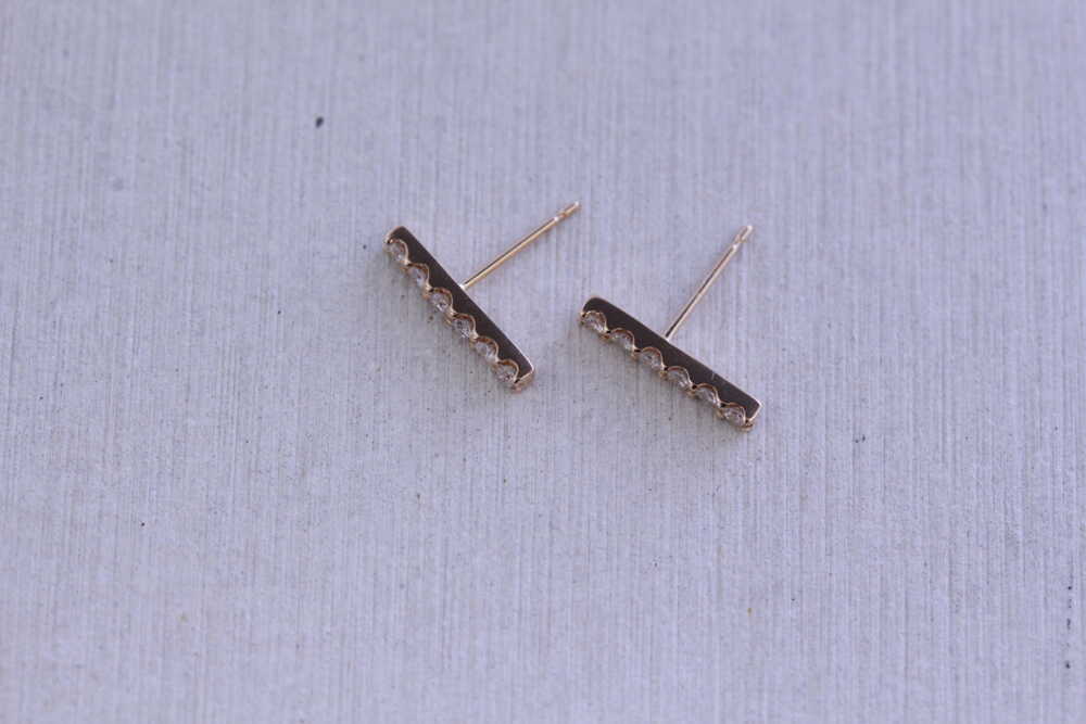 ダイヤのルースからピアスへ