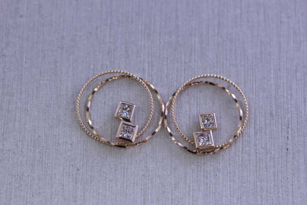 ダイヤのルースからイヤリングのチャームへ