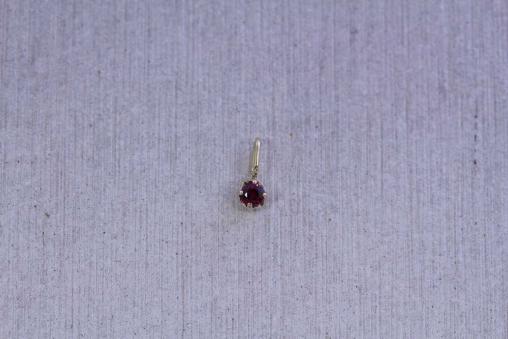 ルビーのリングからネックレストップへ変更