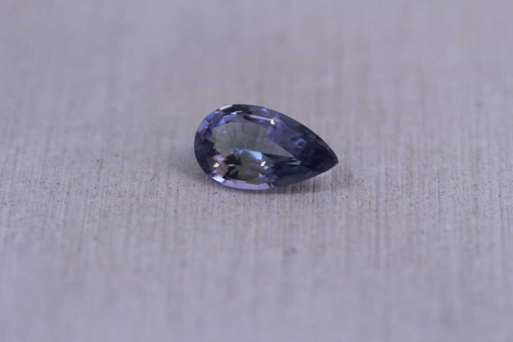 タンザナイトの石をネックレストップに加工