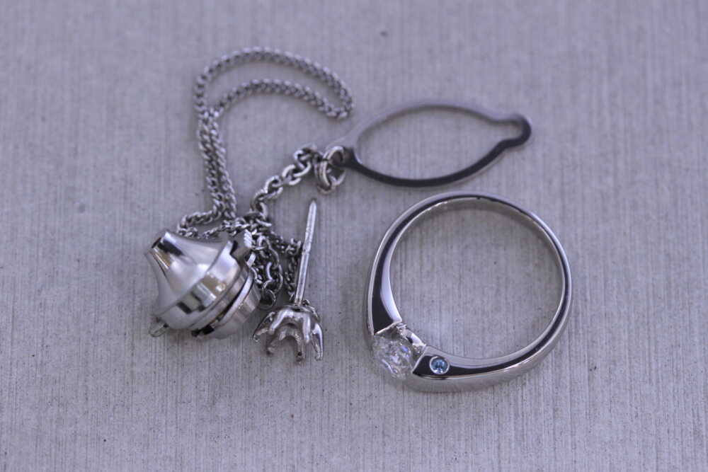 タイピンのダイヤ使って