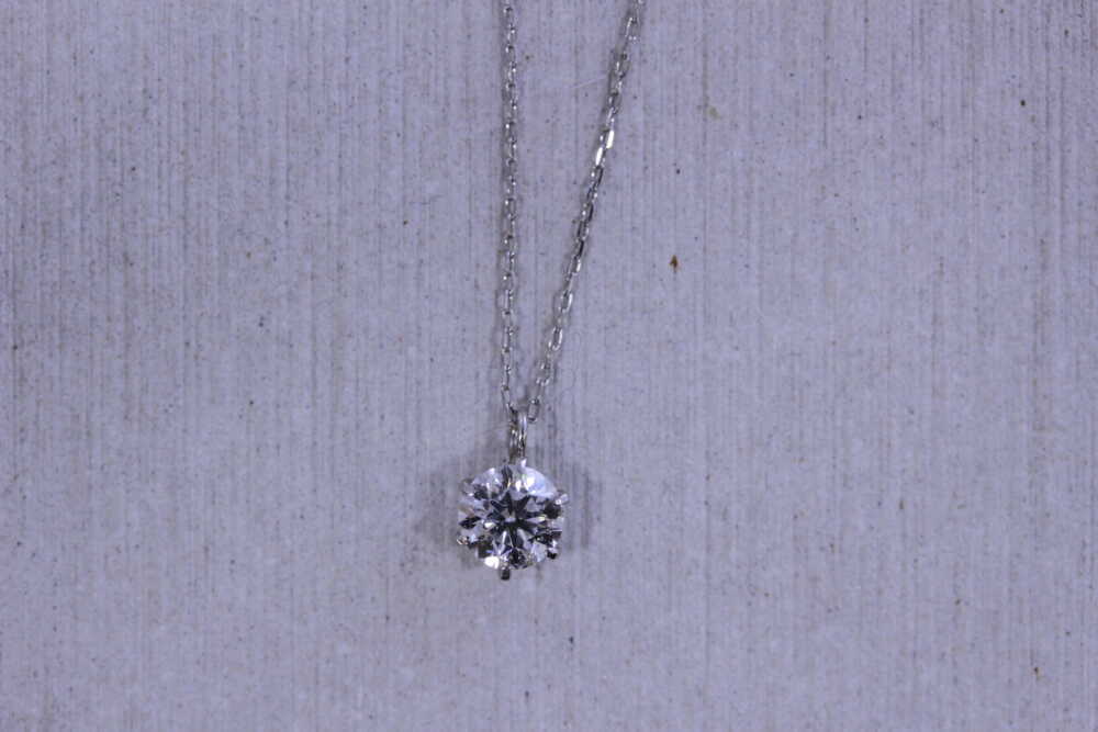 ダイヤの指輪をネックレスに