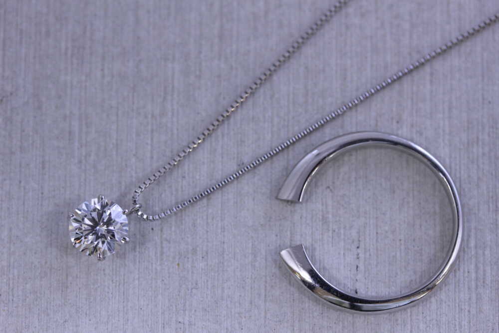ダイヤの婚約指輪をネックレスに