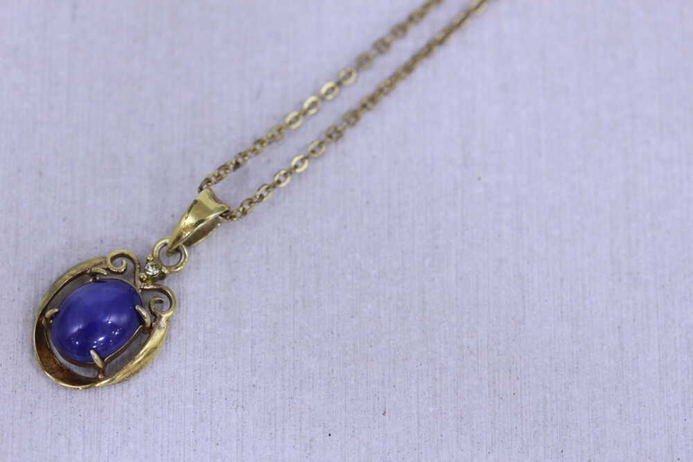 サファイヤでシンプルネックレスに