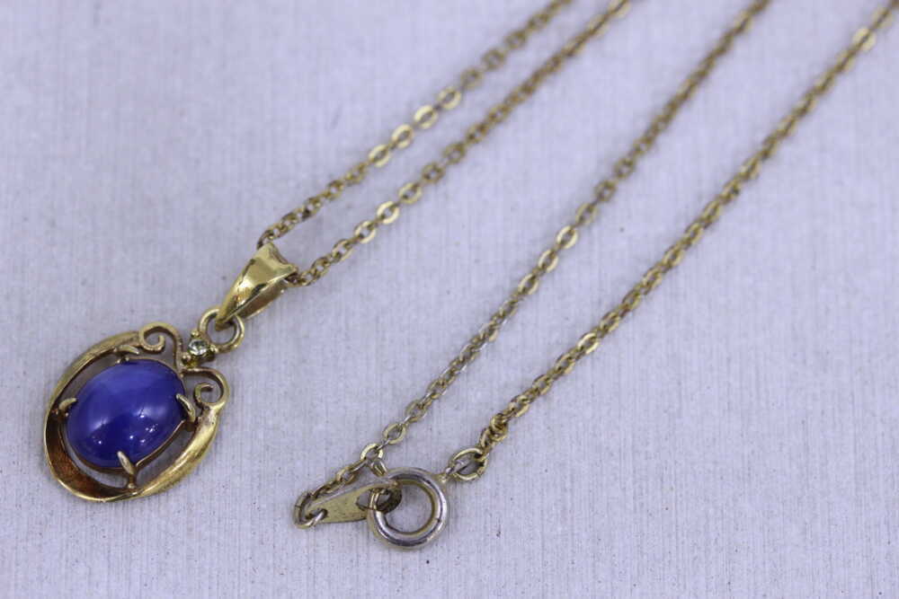 サファイヤでシンプルネックレスに