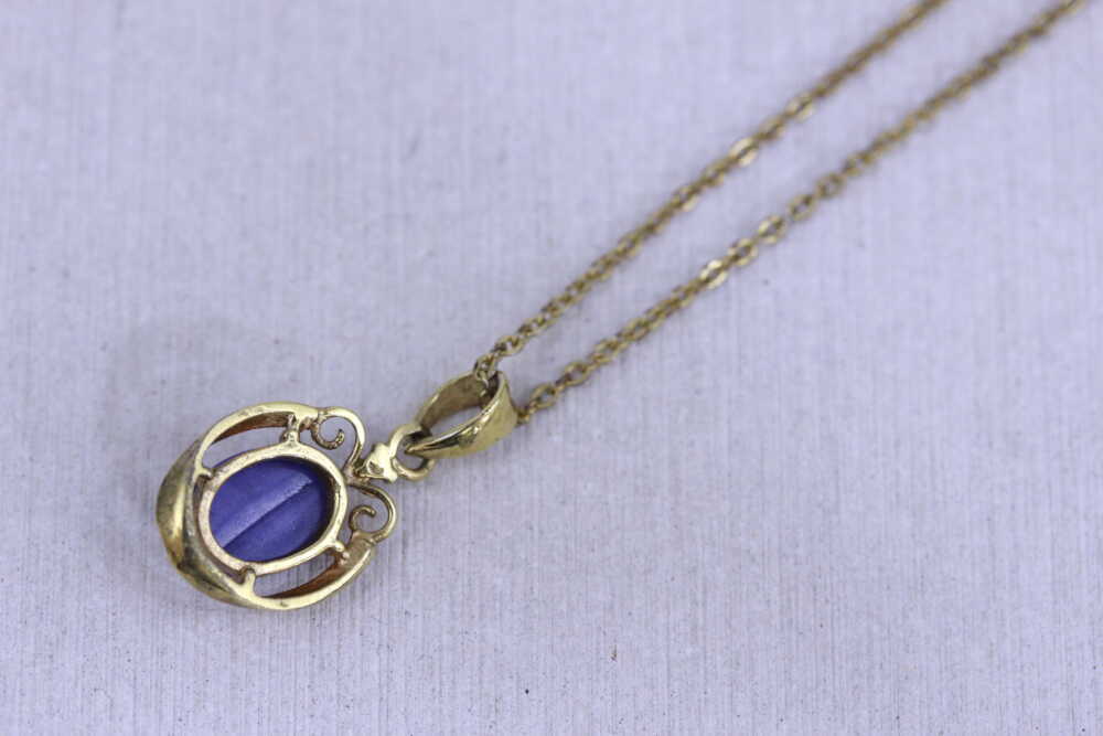 サファイヤでシンプルネックレスに