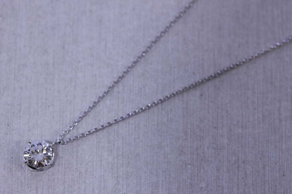 ダイヤの指輪をネックレスに