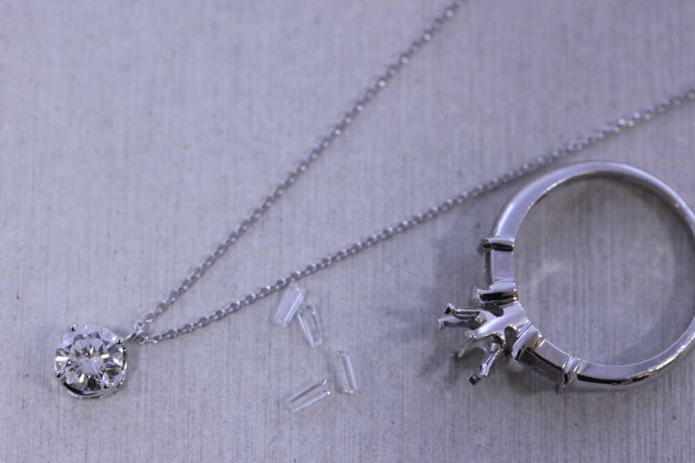 ダイヤの指輪をネックレスに