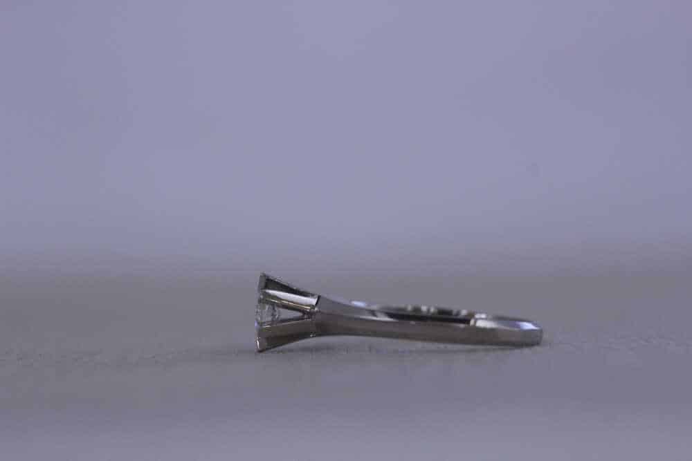 ダイヤの指輪をネックレスに