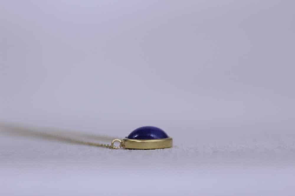 サファイヤでシンプルネックレスに