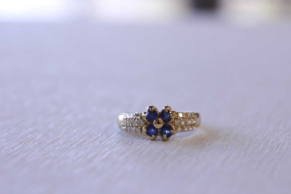 サファイヤ指輪の石取れ留め