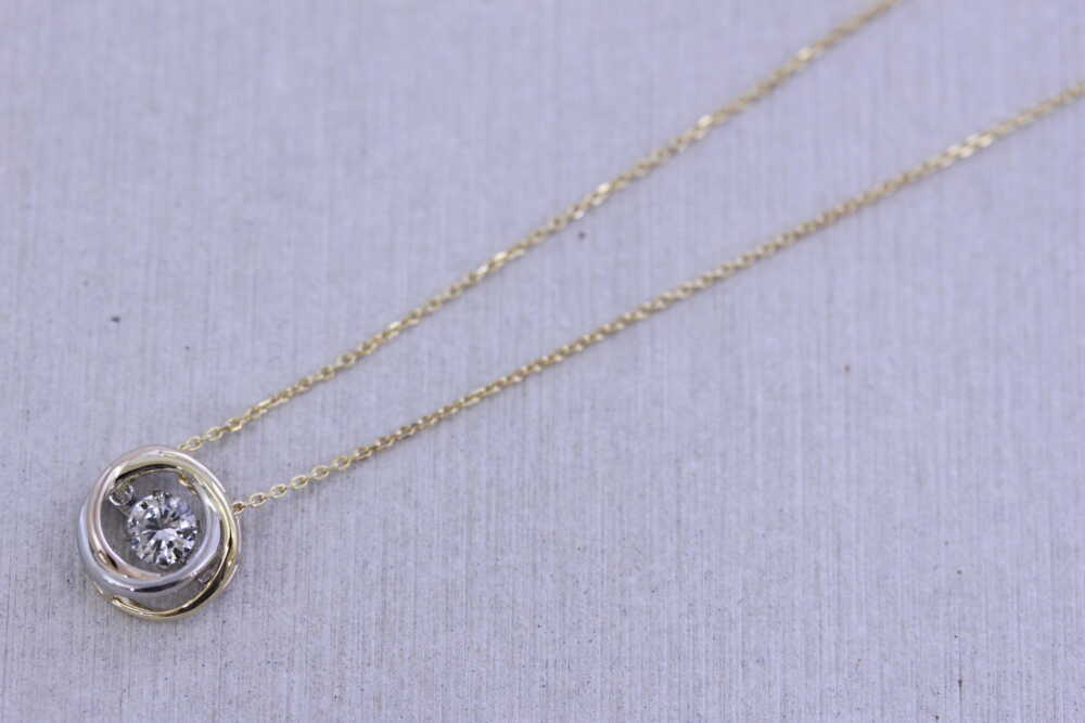 ダイヤの指輪をネックレスに