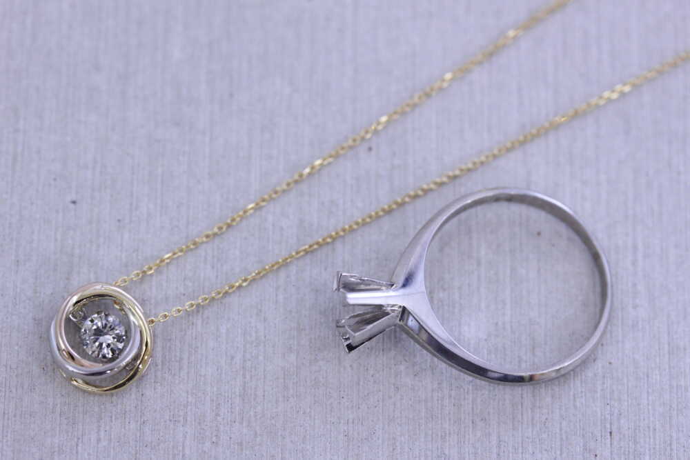 ダイヤの指輪をネックレスに
