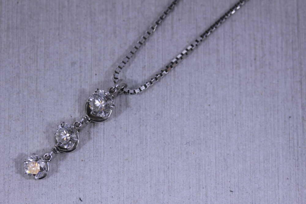 お母様のダイヤのネックレスのダイヤでネックレスに