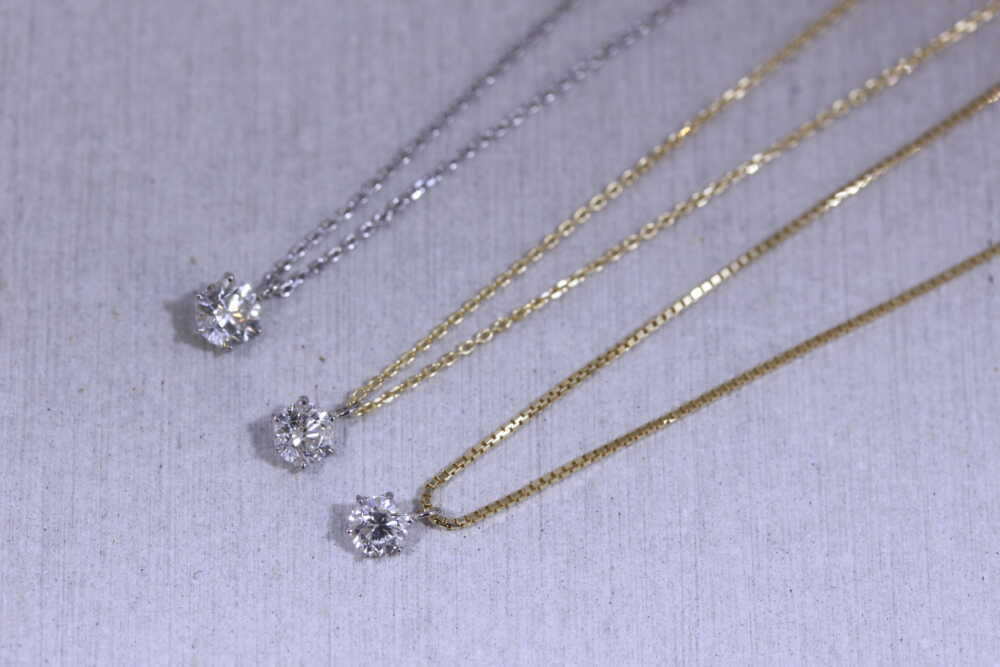 お母様のダイヤのネックレスのダイヤでネックレスに