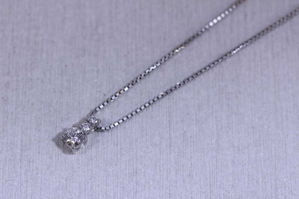 お母様ご自身のダイヤの指輪をネックレスに