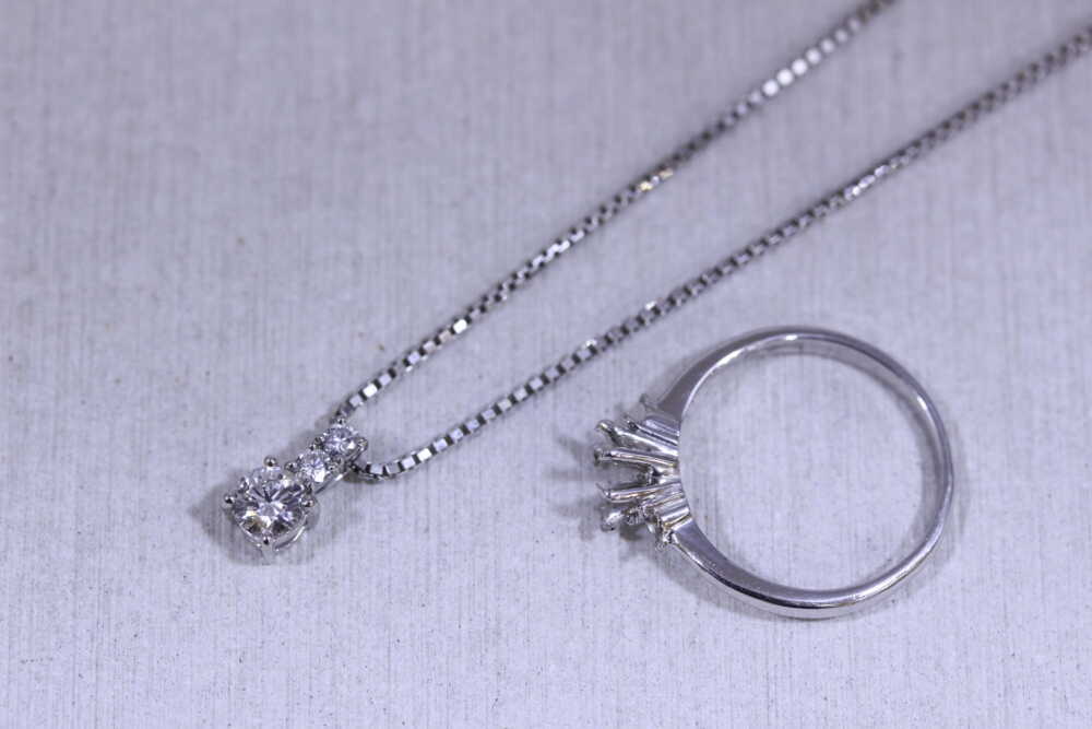 ダイヤの指輪をネックレスに
