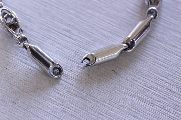 シルバーのネックレスの切れ修理