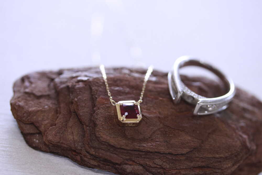 ルビー指輪をネックレスに