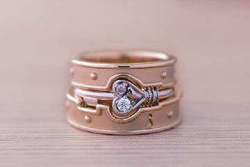 結婚・婚約指輪や普段使いのピアスまで