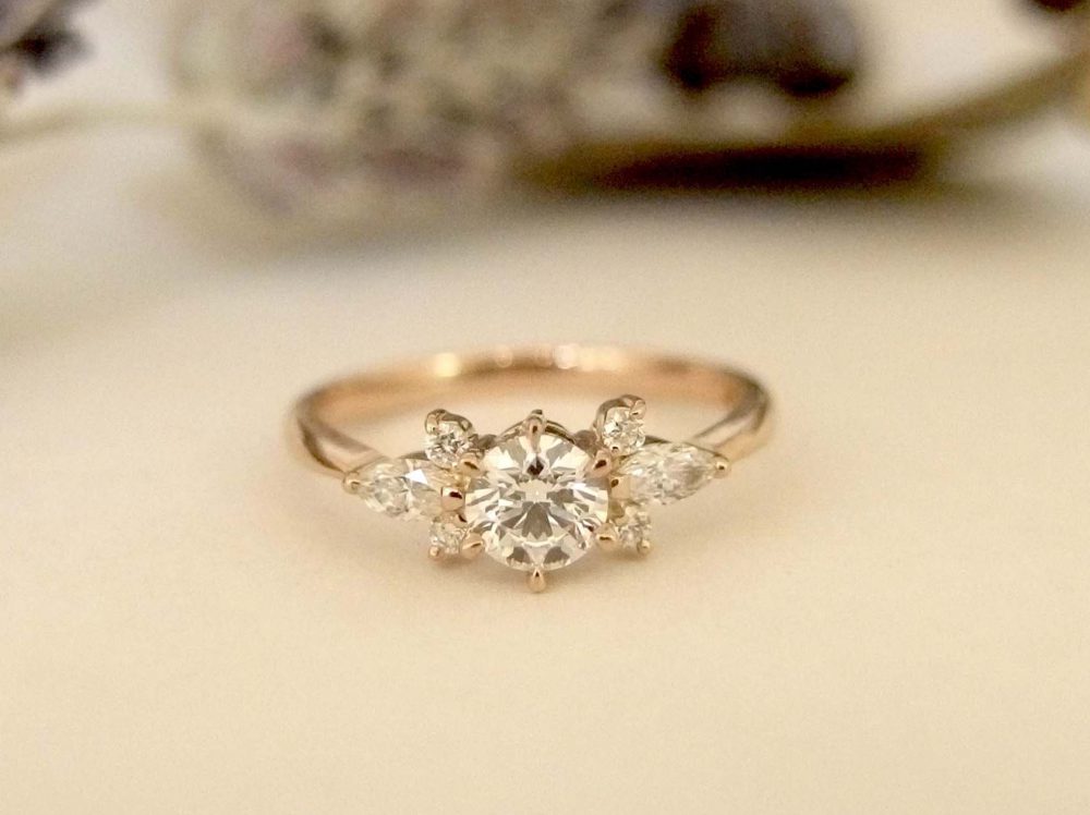エルドーオリジナルのお花デザインの婚約指輪