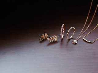 クリスマスはウキウキするジュエリーを♪
