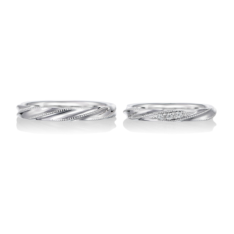 
波打つようなウエーブデザインとミル打ちが魅力的な結婚指輪。上品なアンティーク感を演出してくれます。