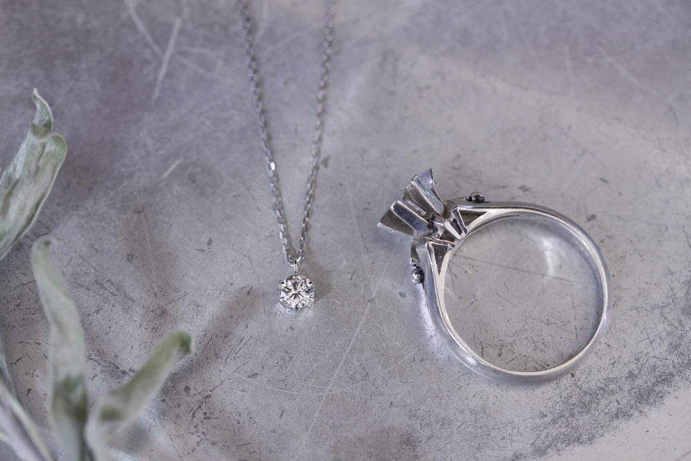 昔購入した指輪のダイヤを使ってシンプルなネックレスへと