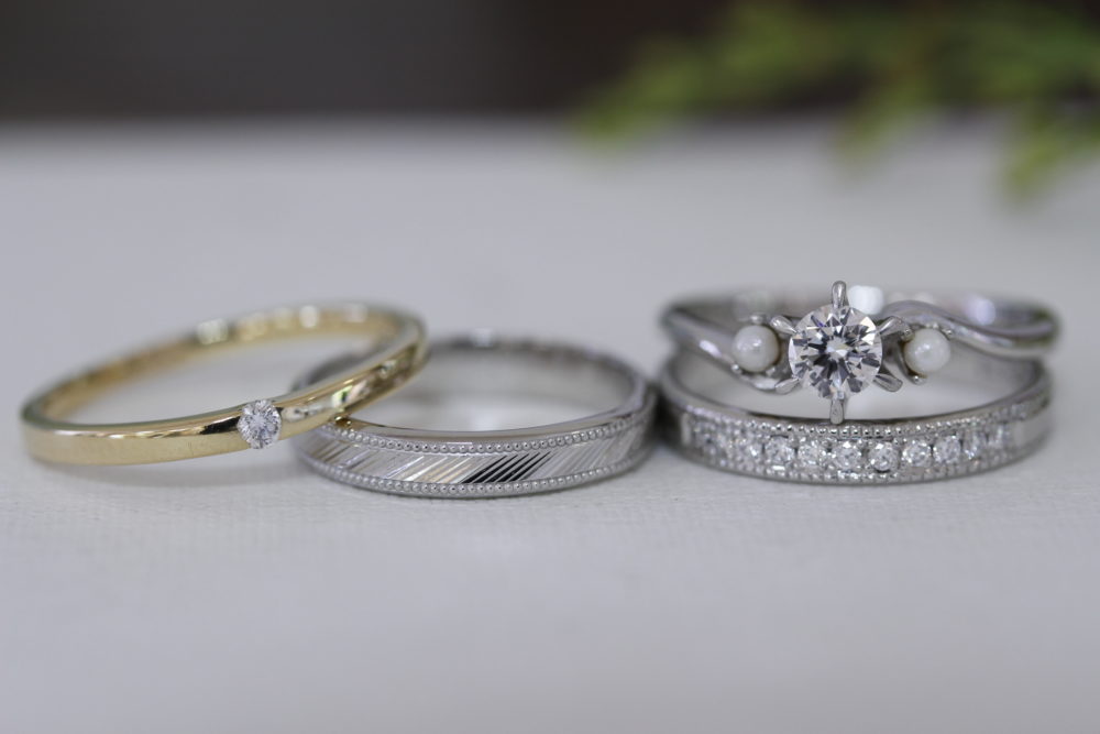 シンプルな婚約指輪をエタニティーリングに
